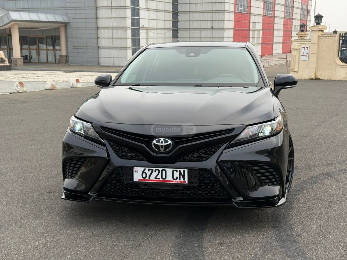 Toyota Camry 2020 — photo 2