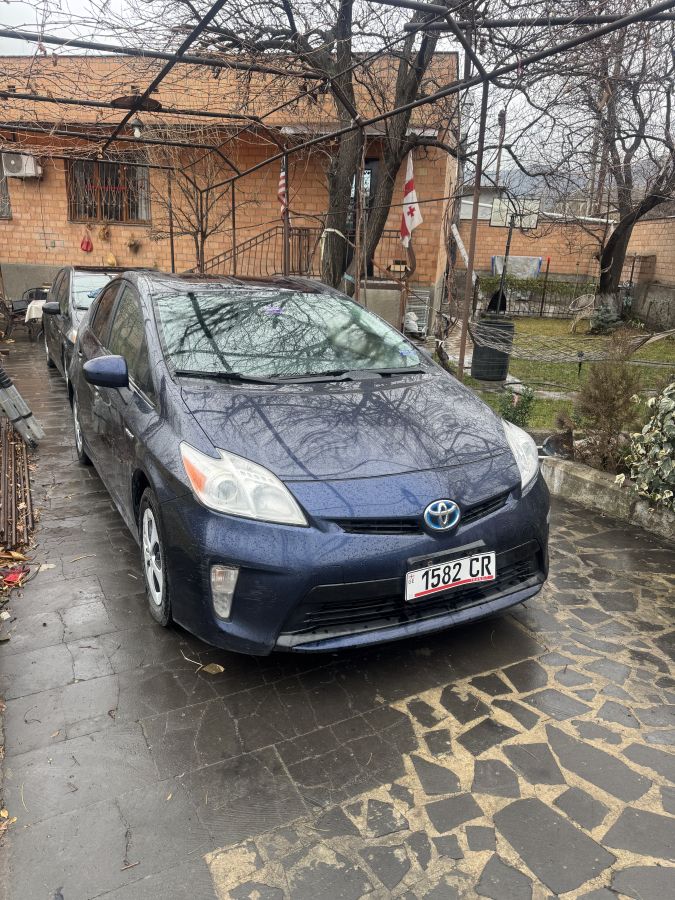 Toyota Prius 2015 — photo 2