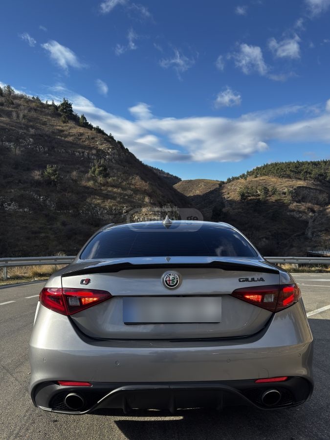 Alfa Romeo Giulia 2017 — photo 2