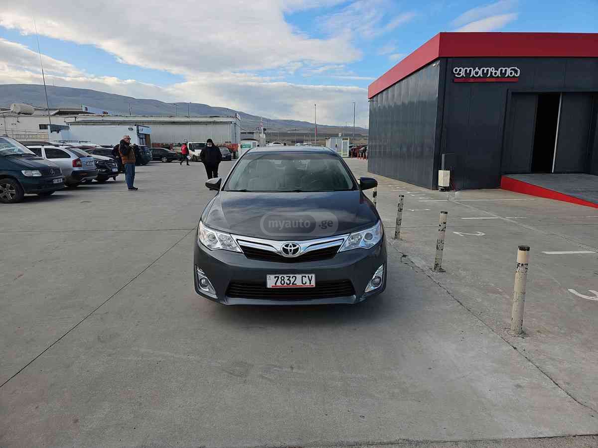 Toyota Camry 2012 — photo 2