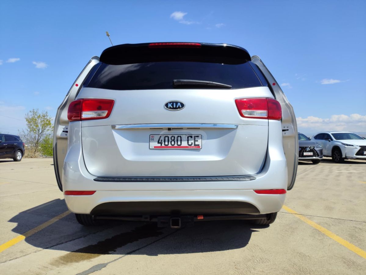 Kia Sedona 2017 — photo 2