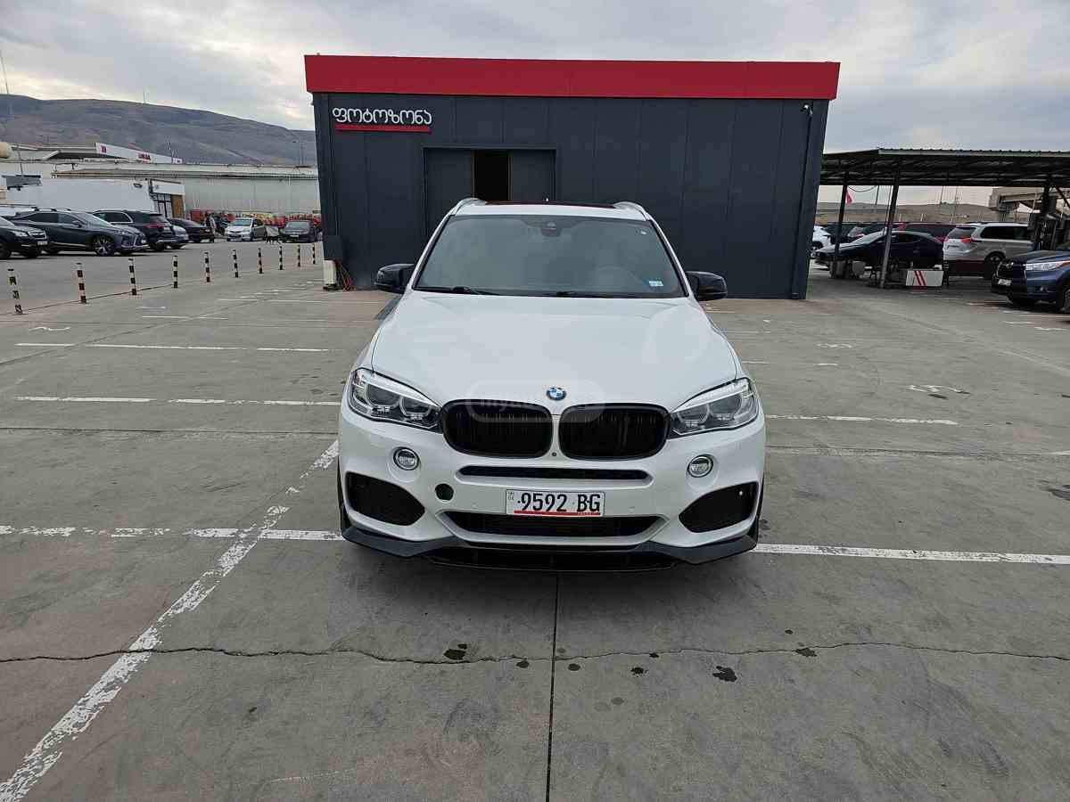 BMW X5 2018 — photo 2