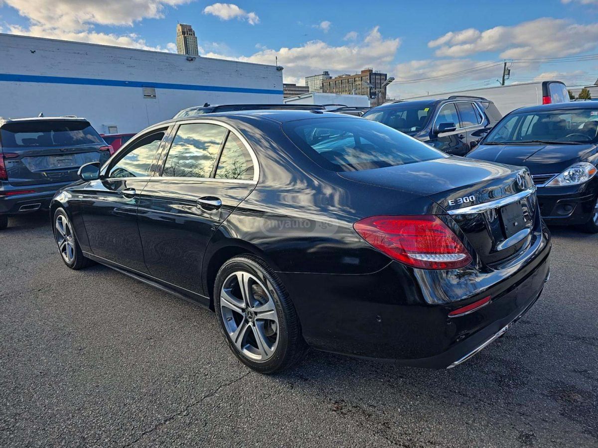 Mercedes-Benz E 300 2019 — photo 2