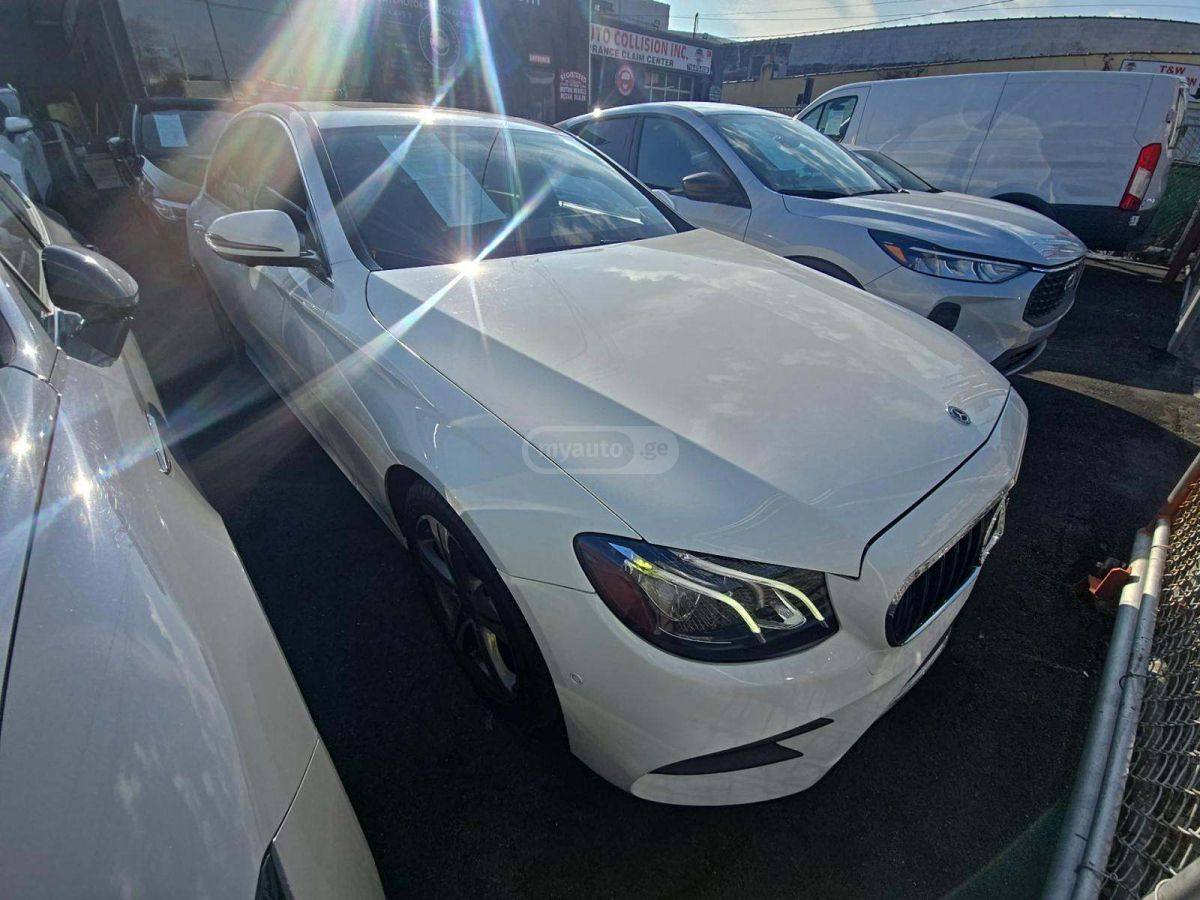 Mercedes-Benz E 300 2019 — photo 2