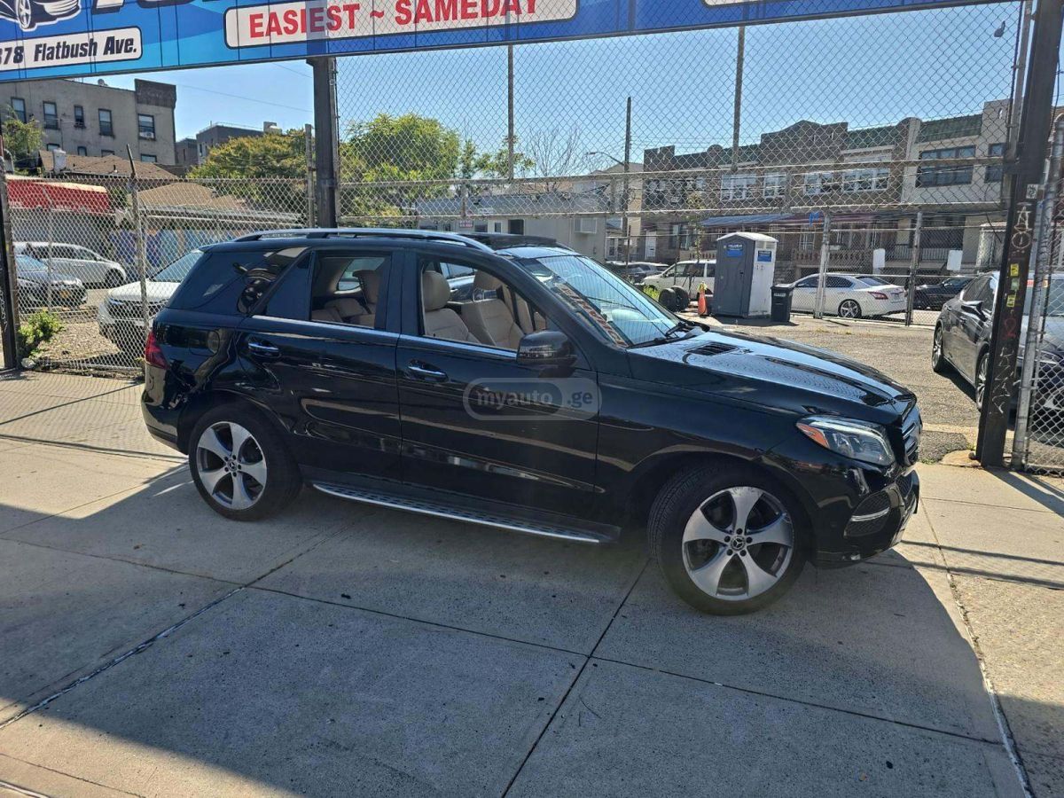 Mercedes-Benz GLE 350 2018 — photo 2