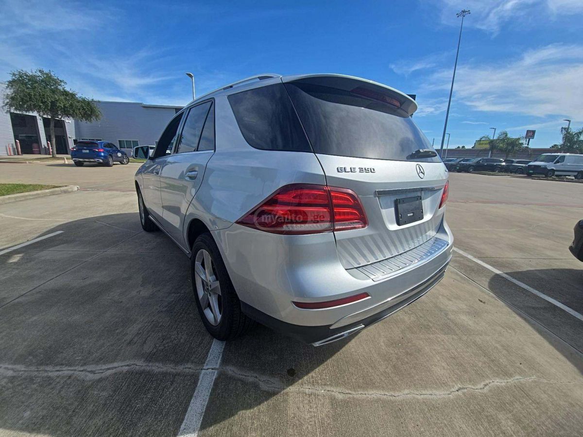 Mercedes-Benz GLE 350 2017 — photo 2