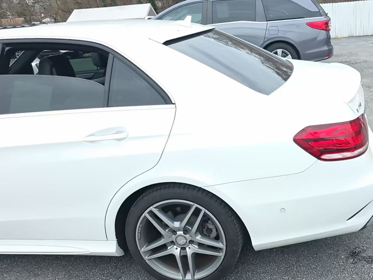 Mercedes-Benz C 300 2015 — photo 2