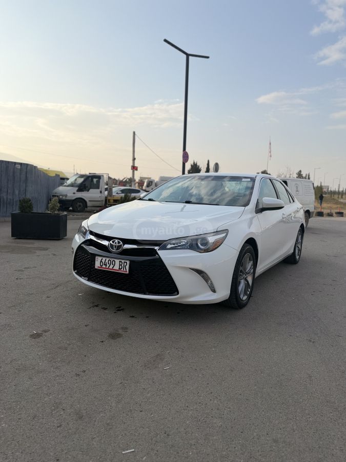 Toyota Camry 2015 — photo 2