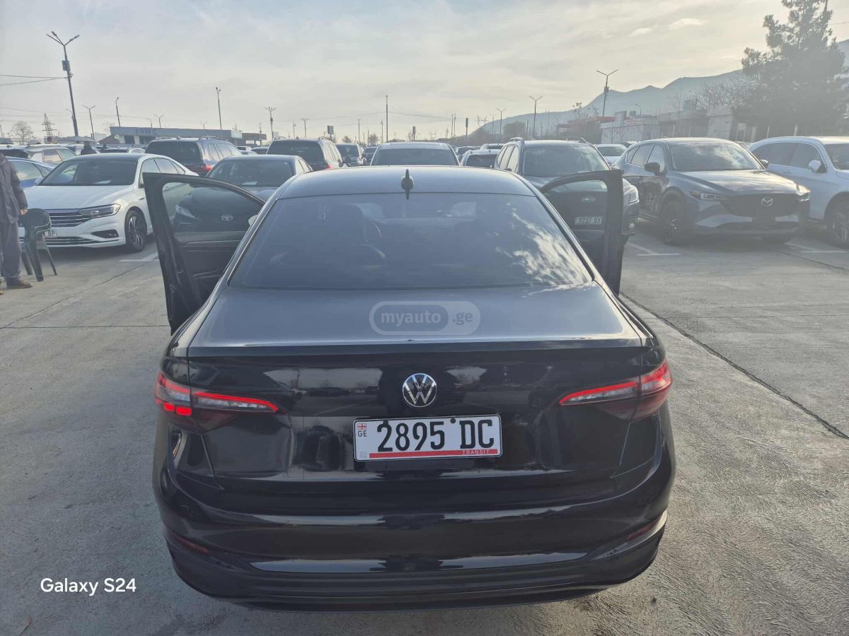 Volkswagen Jetta 2022 — photo 2