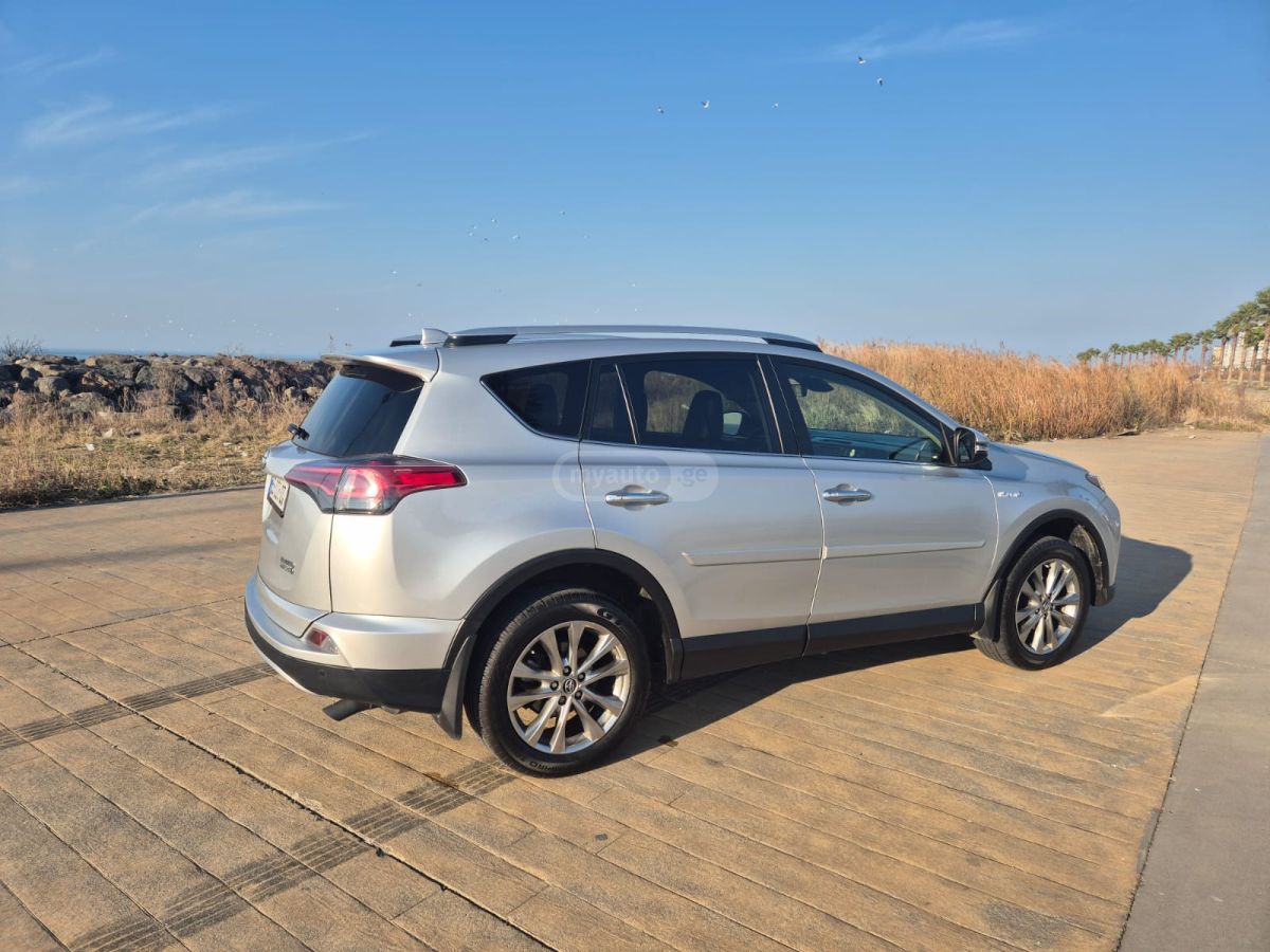 Toyota RAV4 2016 — photo 2