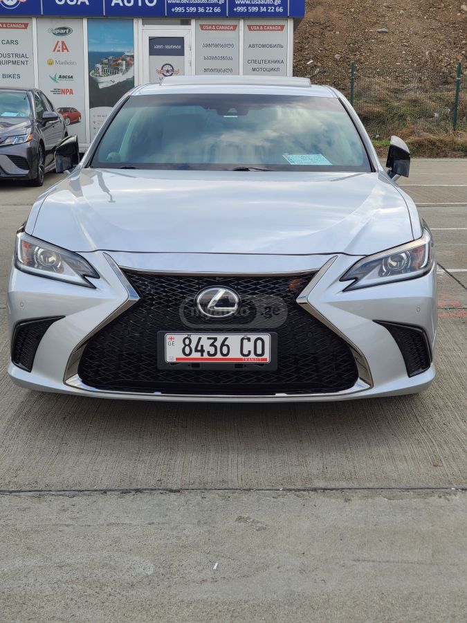Lexus ES 300 2020 — photo 2