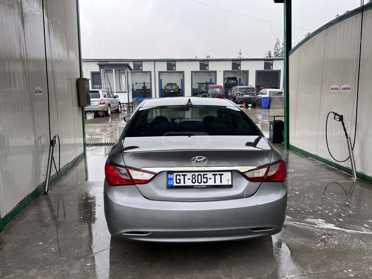 Hyundai Sonata 2010 — photo 2