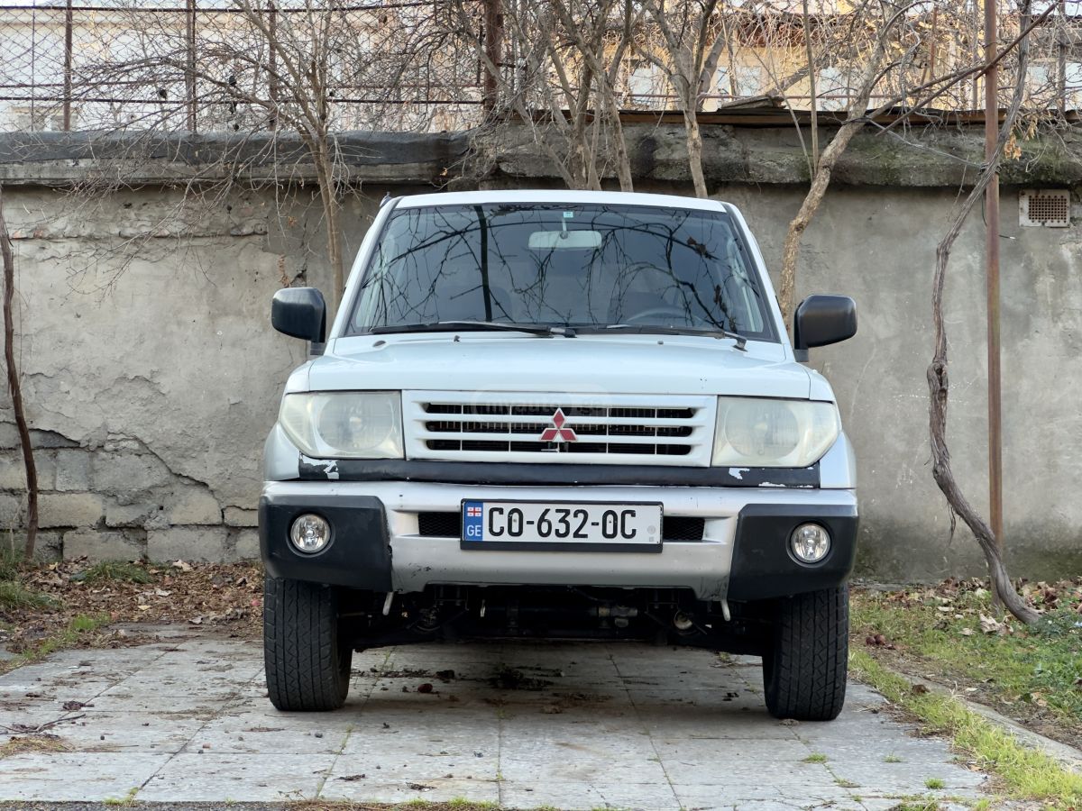 Mitsubishi Pajero IO