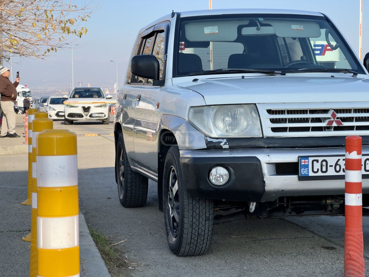 Mitsubishi Pajero IO 1998 — photo 2