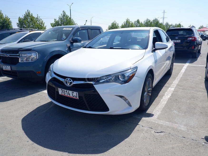 Toyota Camry 2015 — photo 2