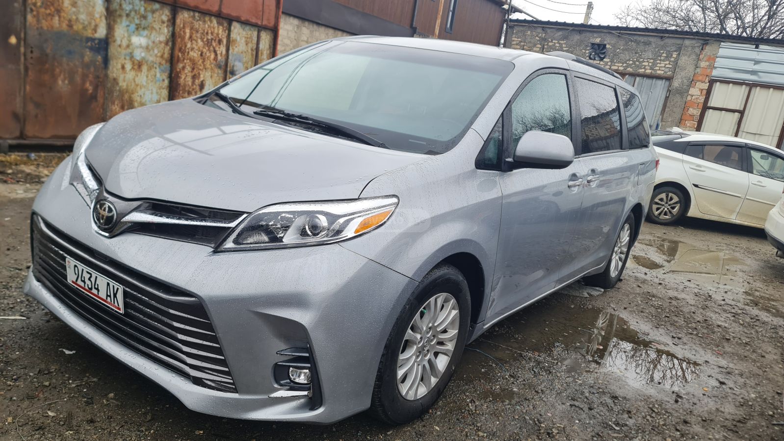 Toyota Sienna 2016 — photo 2