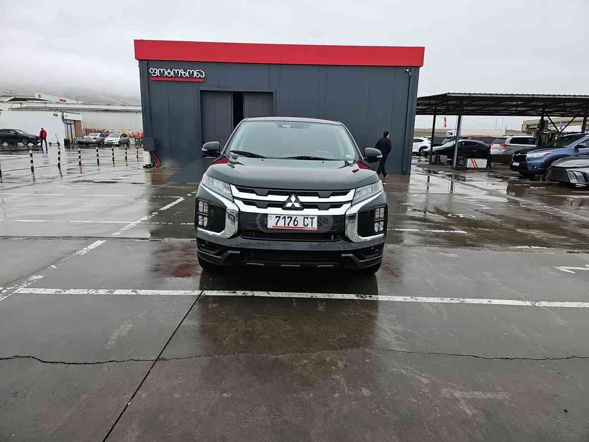 Mitsubishi Outlander 2022 — photo 2