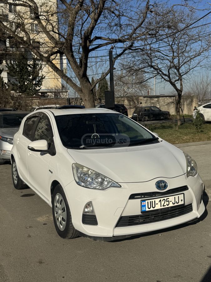 Toyota Aqua 2014 — photo 2