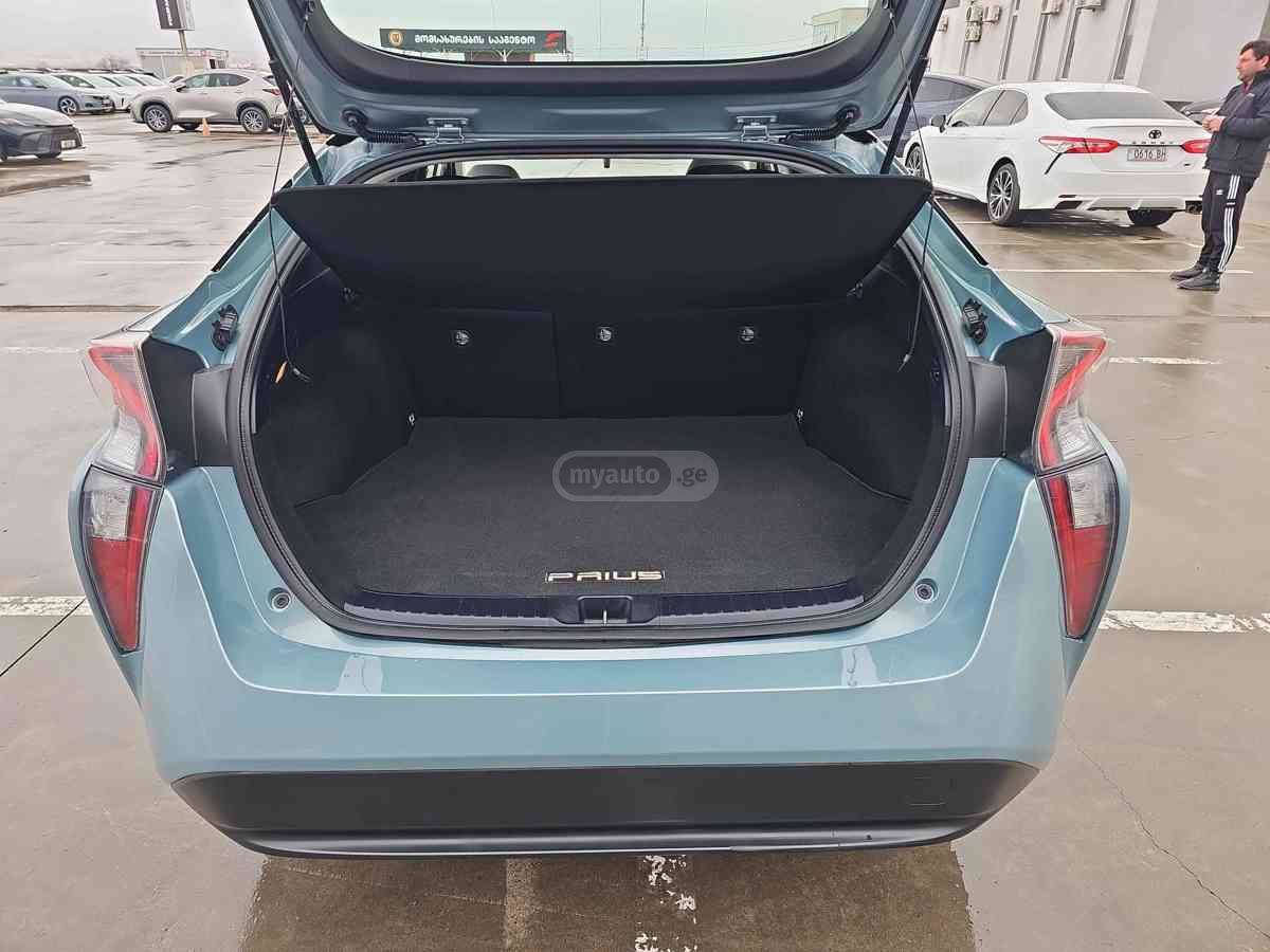 Toyota Prius 2016 — photo 2