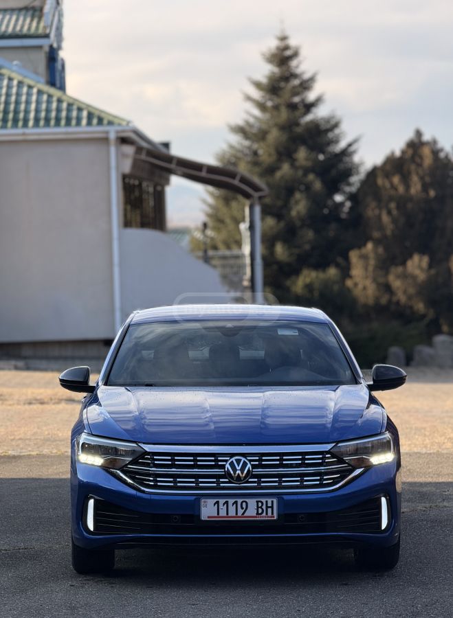 Volkswagen Jetta 2023 — photo 2
