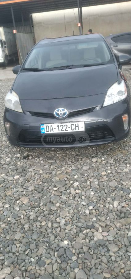 Toyota Prius 2015 — photo 2