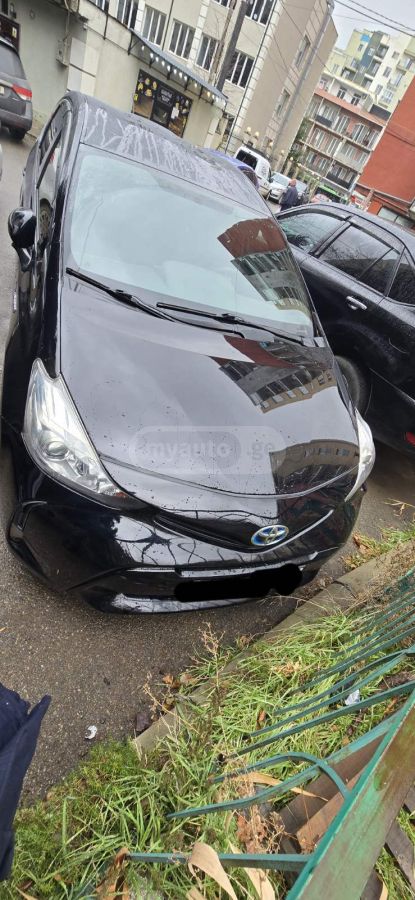 Toyota Prius V 2014 — photo 2