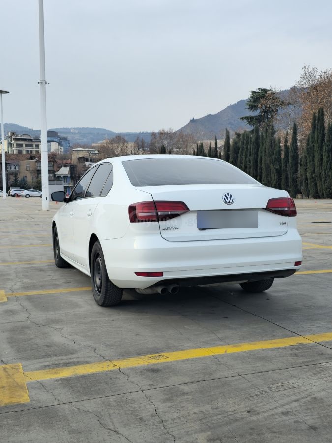 Volkswagen Jetta 2016 — photo 2