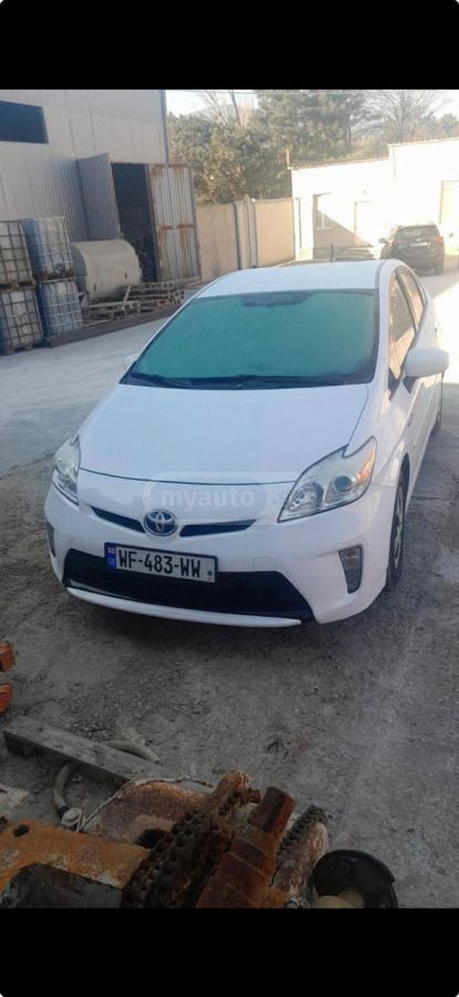 Toyota Prius 2015 — photo 2