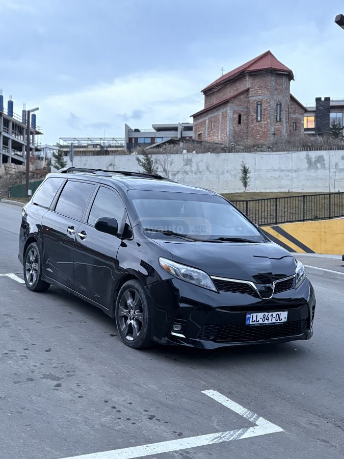 Toyota Sienna 2015 — photo 2