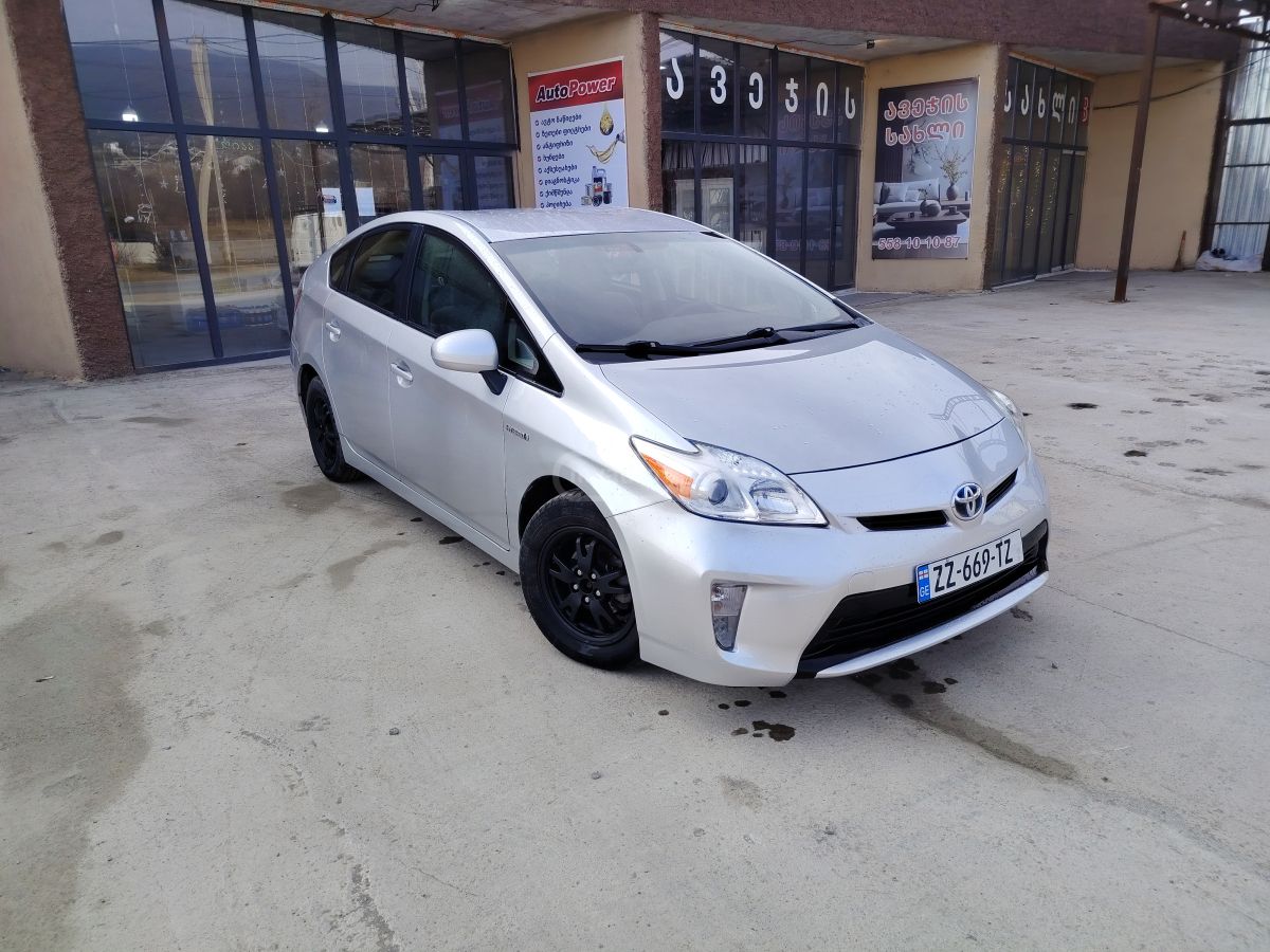 Toyota Prius 2013 — photo 2