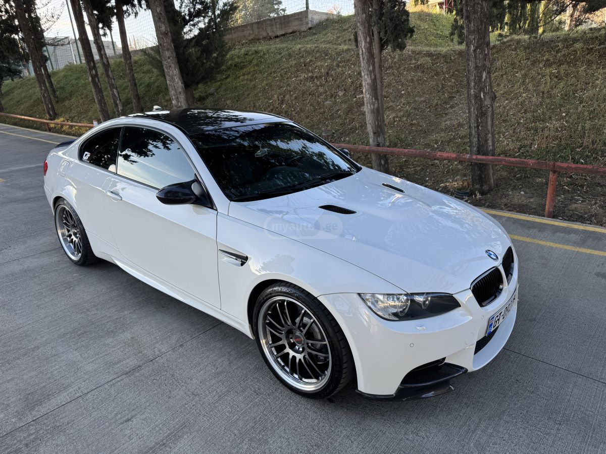 BMW M3 2011 — photo 2