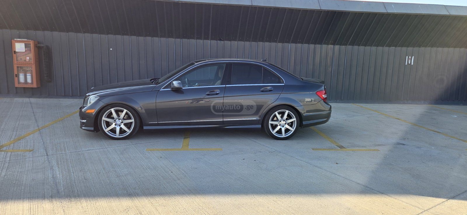 Mercedes-Benz C 300 2012 — photo 2