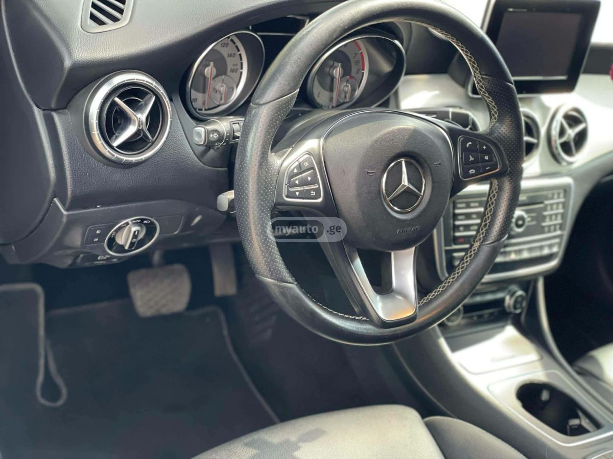 Mercedes-Benz GLA 250 2017 — photo 2