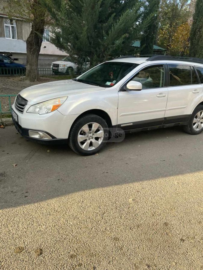 Subaru Outback 2011 — photo 2