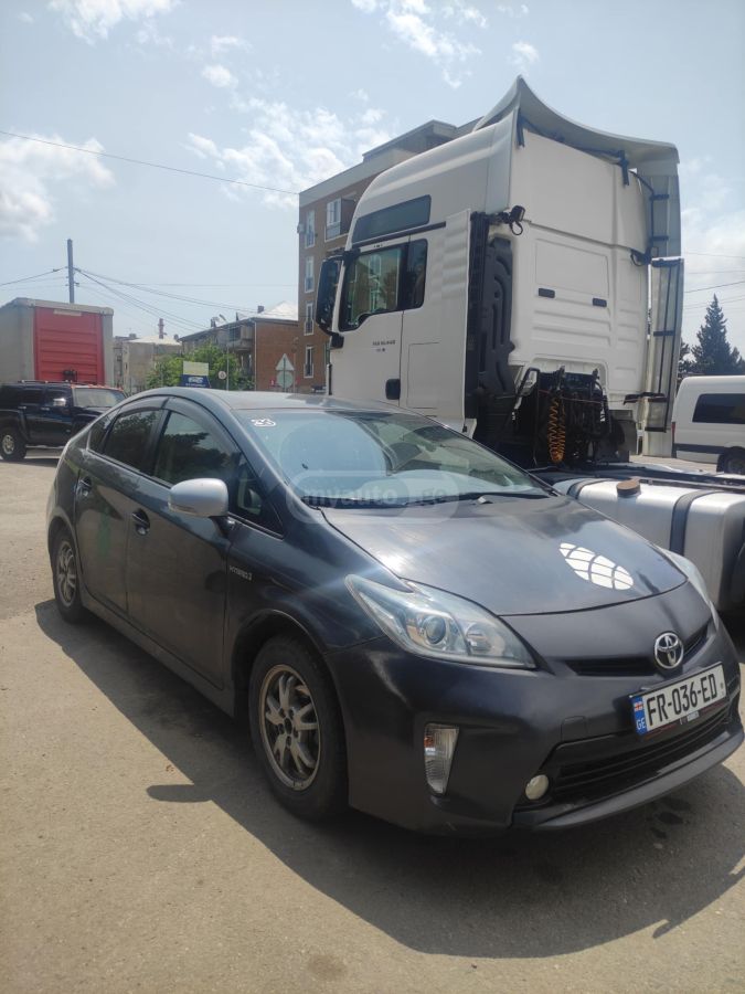 Toyota Prius 2011 — photo 2