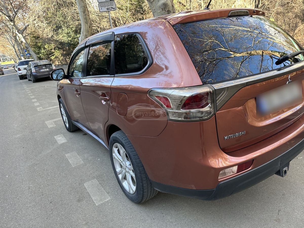 Mitsubishi Outlander 2014 — photo 2