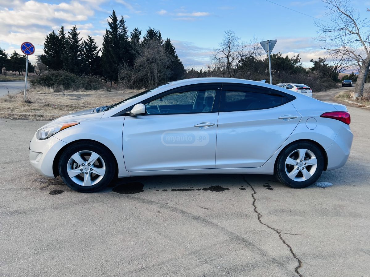 Hyundai Elantra 2013 — photo 2