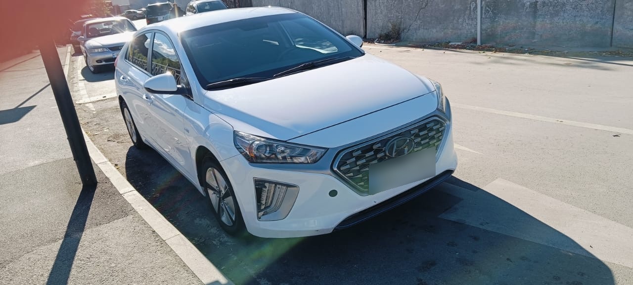 Hyundai Ioniq 2017 — photo 2