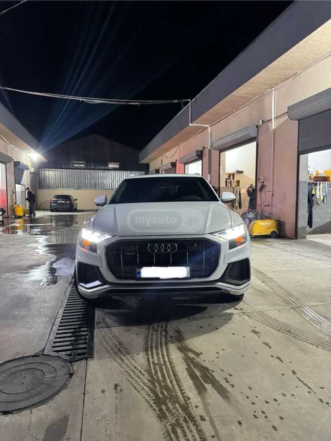 Audi Q8 2021 — photo 2