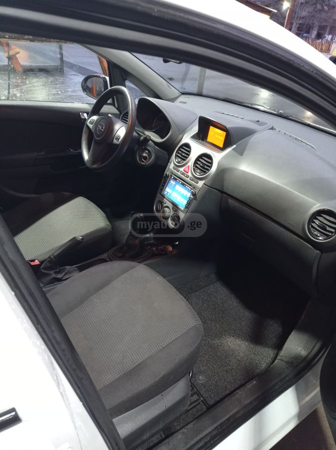 Opel Corsa 2013 — photo 2