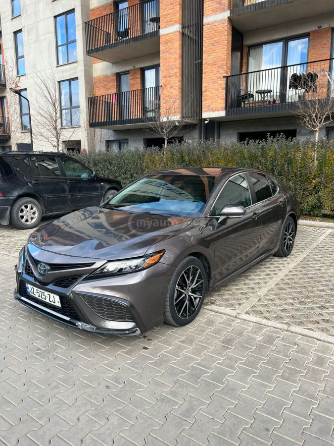 Toyota Camry 2022 — photo 2