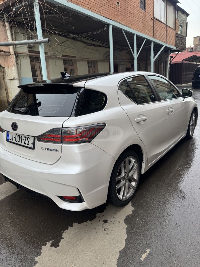 Lexus CT 200 h 2016 — photo 2