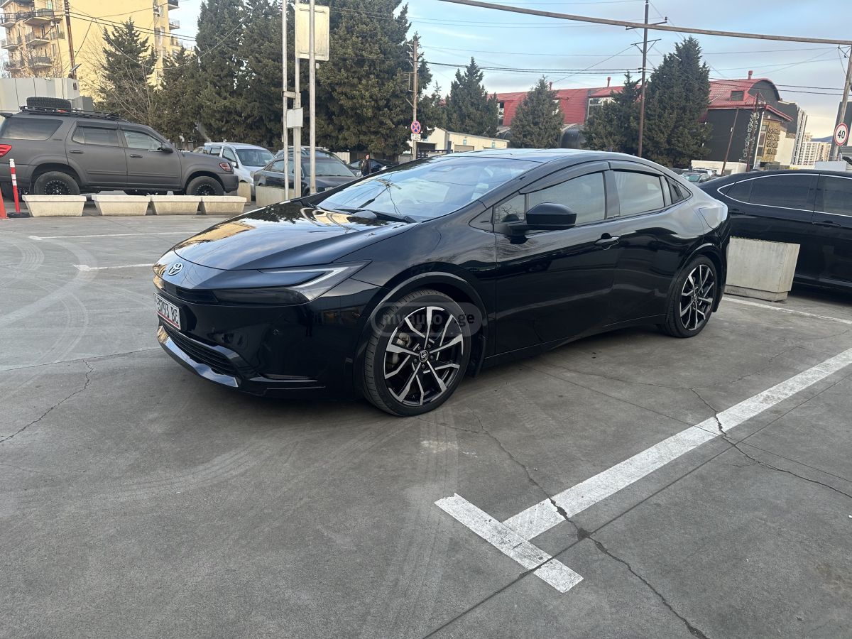 Toyota Prius Prime 2023 — photo 2