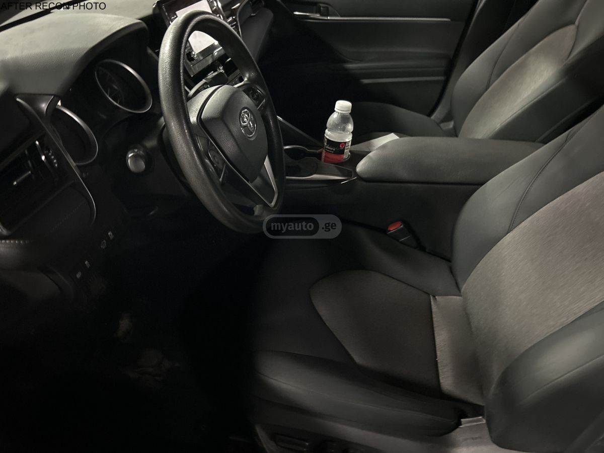 Toyota Camry 2021 — photo 2