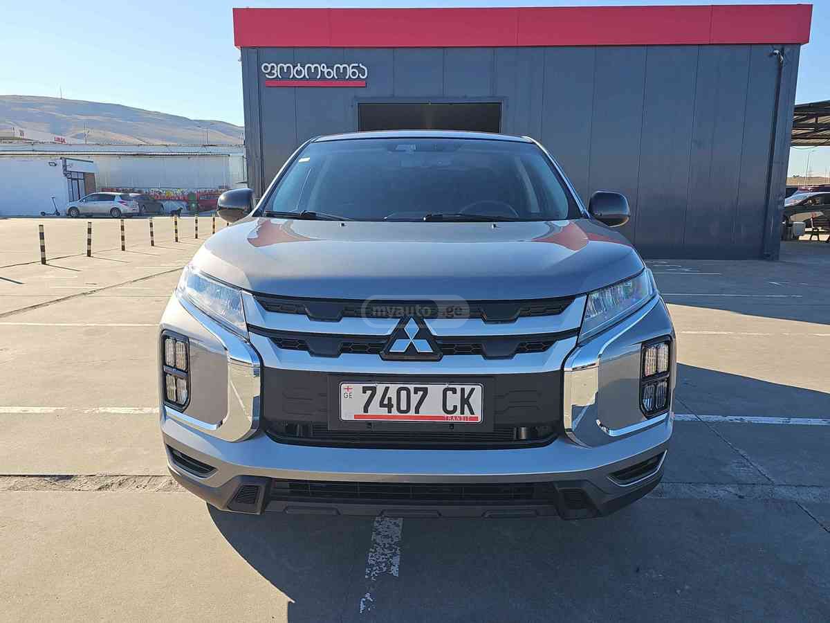 Mitsubishi Outlander 2022 — photo 2