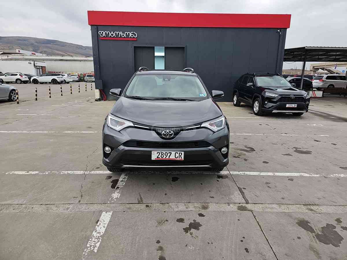 Toyota RAV4 2018 — photo 2