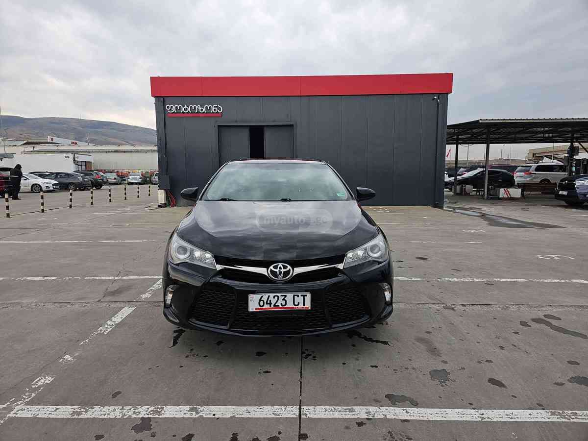 Toyota Camry 2017 — photo 2