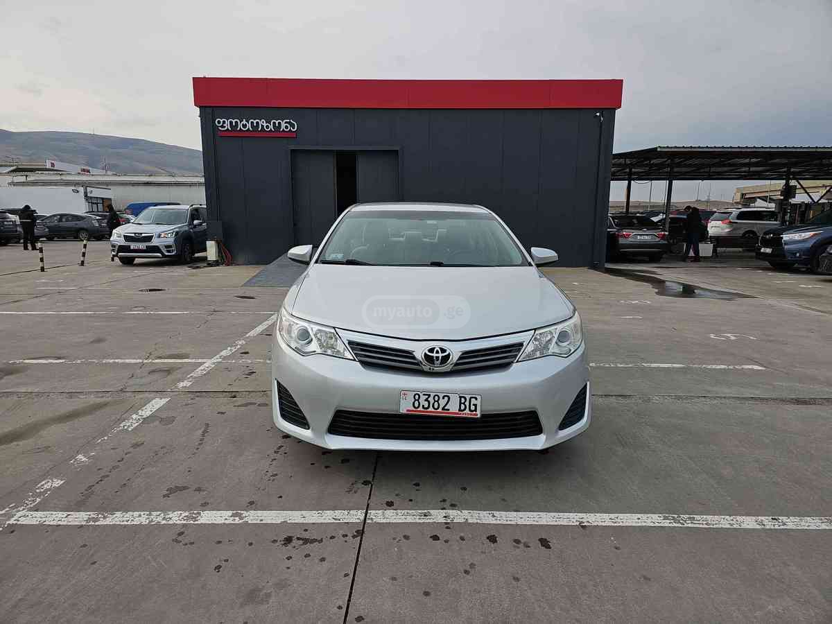 Toyota Camry 2013 — photo 2