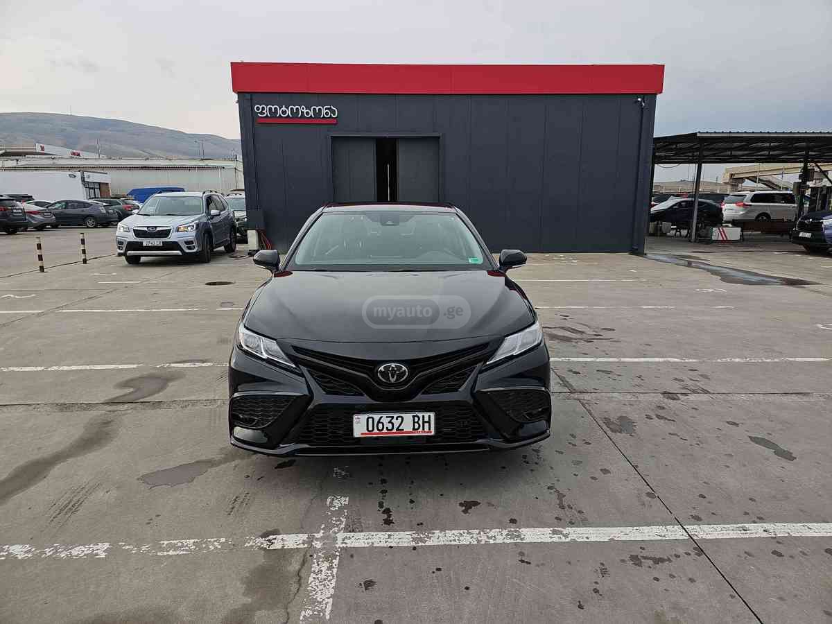 Toyota Camry 2022 — photo 2