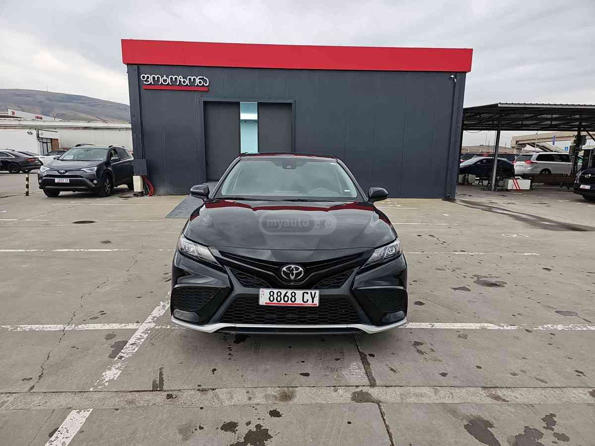 Toyota Camry 2021 — photo 2